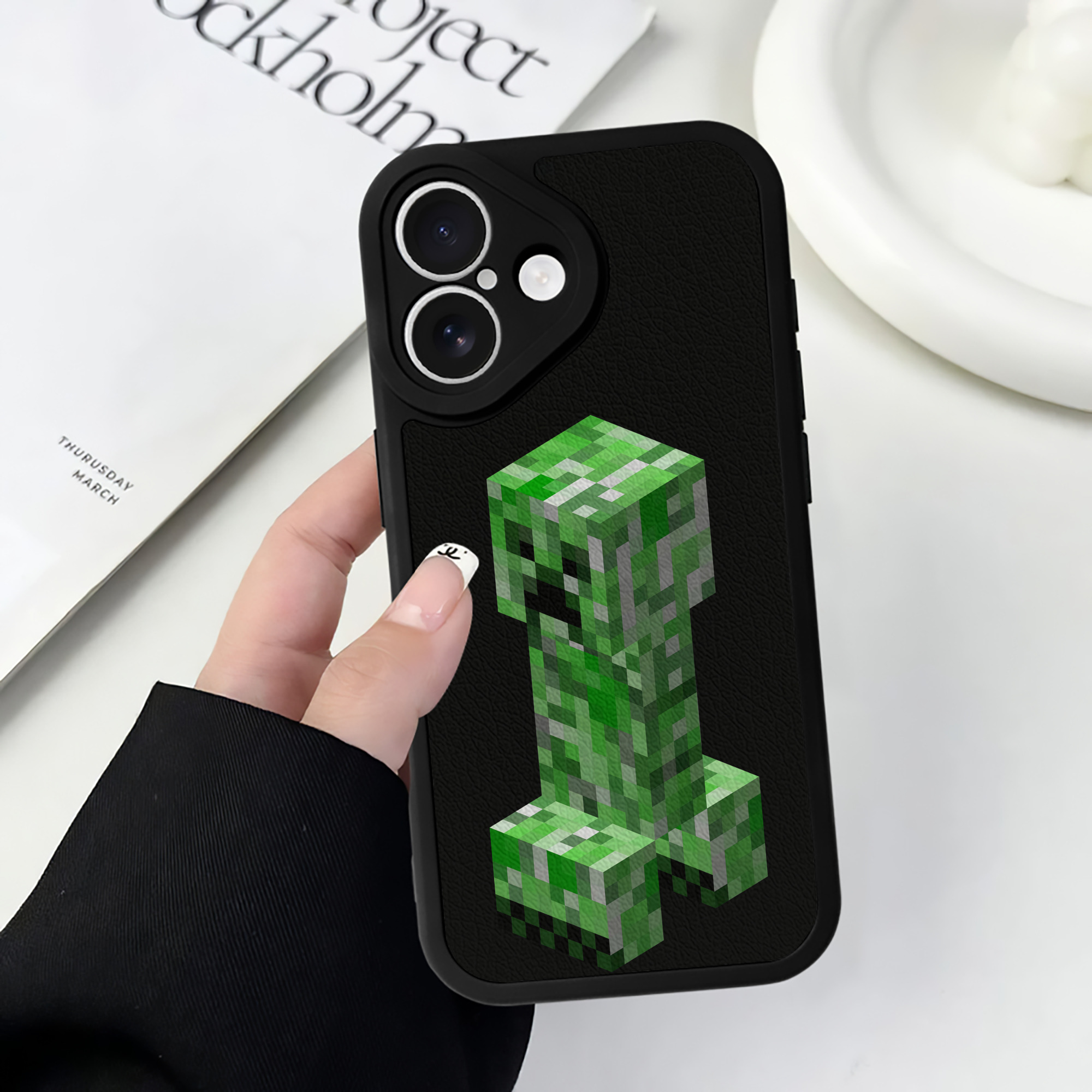 （画像用） マインクラフト ブロックの世界 Minecraft MC Block world 【iPhone 16シリーズ対応】シリコンスマホケース（レザー調） 材質：シリコン